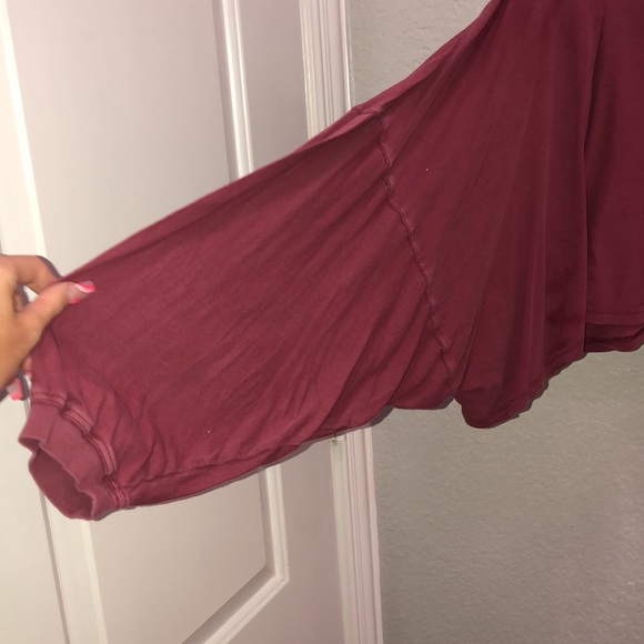 Very flowy maroon crop - Picture 2 of 6
